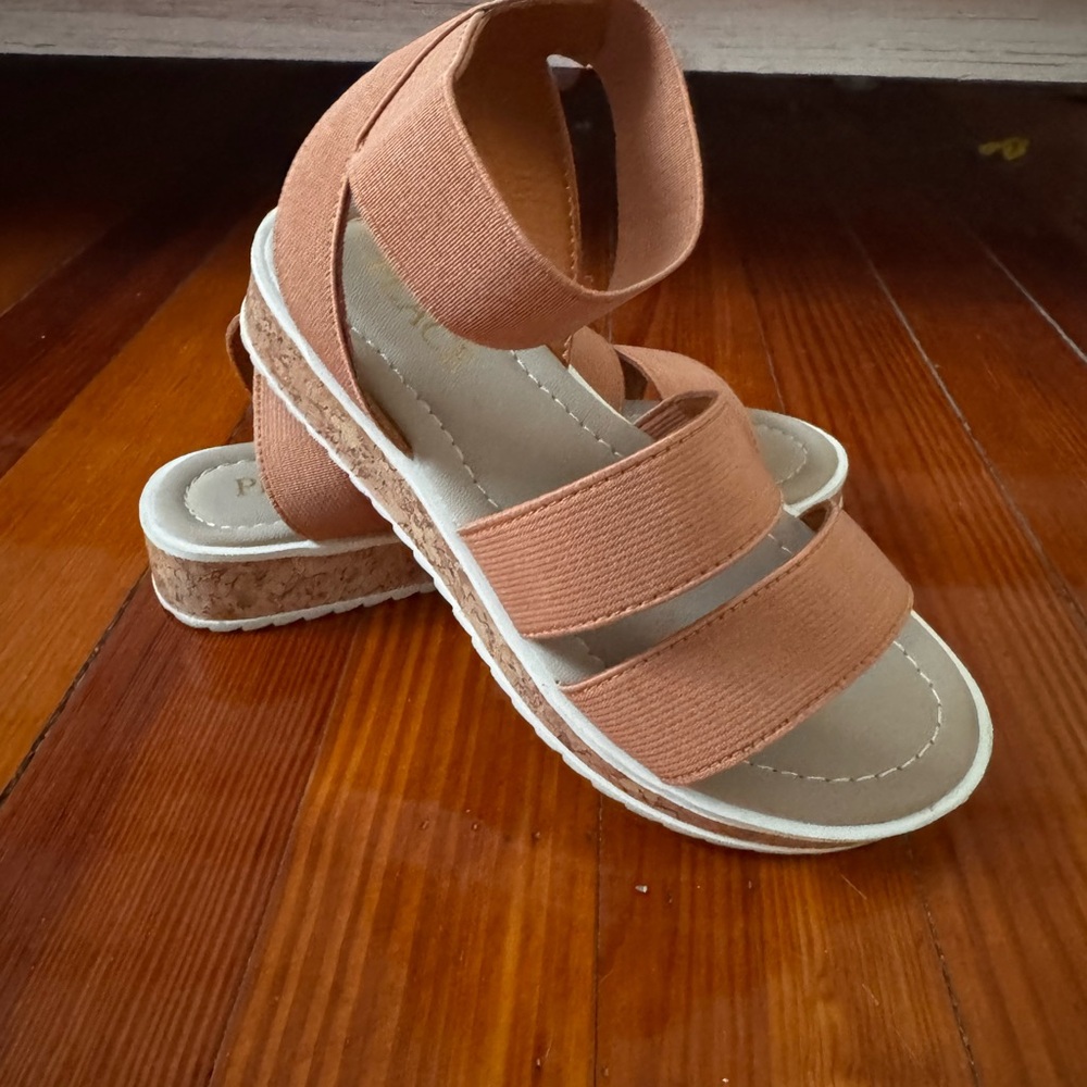 Children’s Place girls platform Tan Sandals